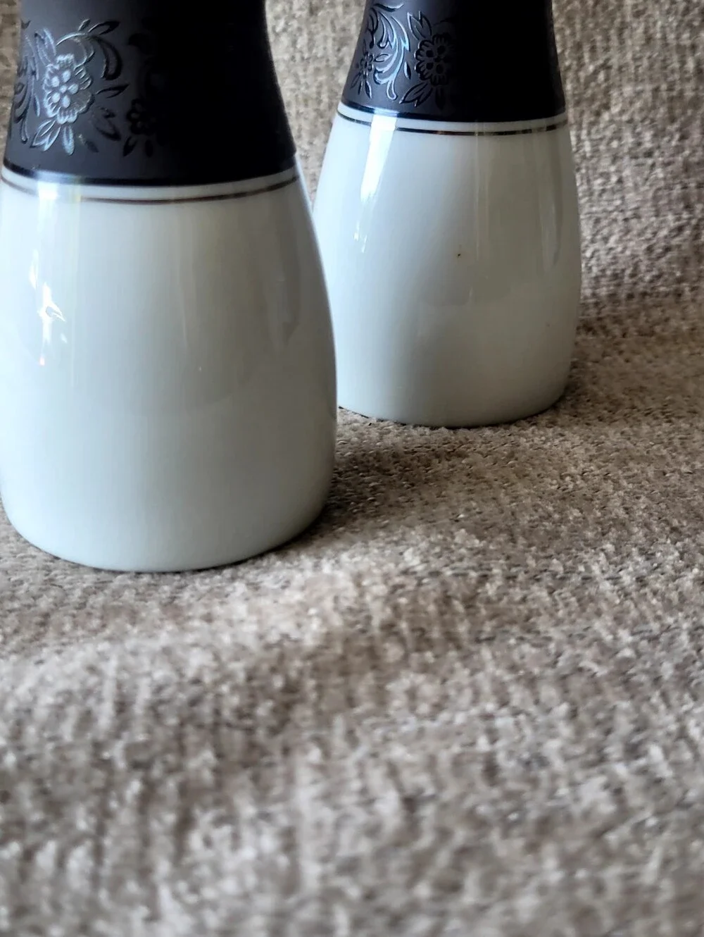 Noritake Mirano 6878 Salt & Pepper Set - Excellent